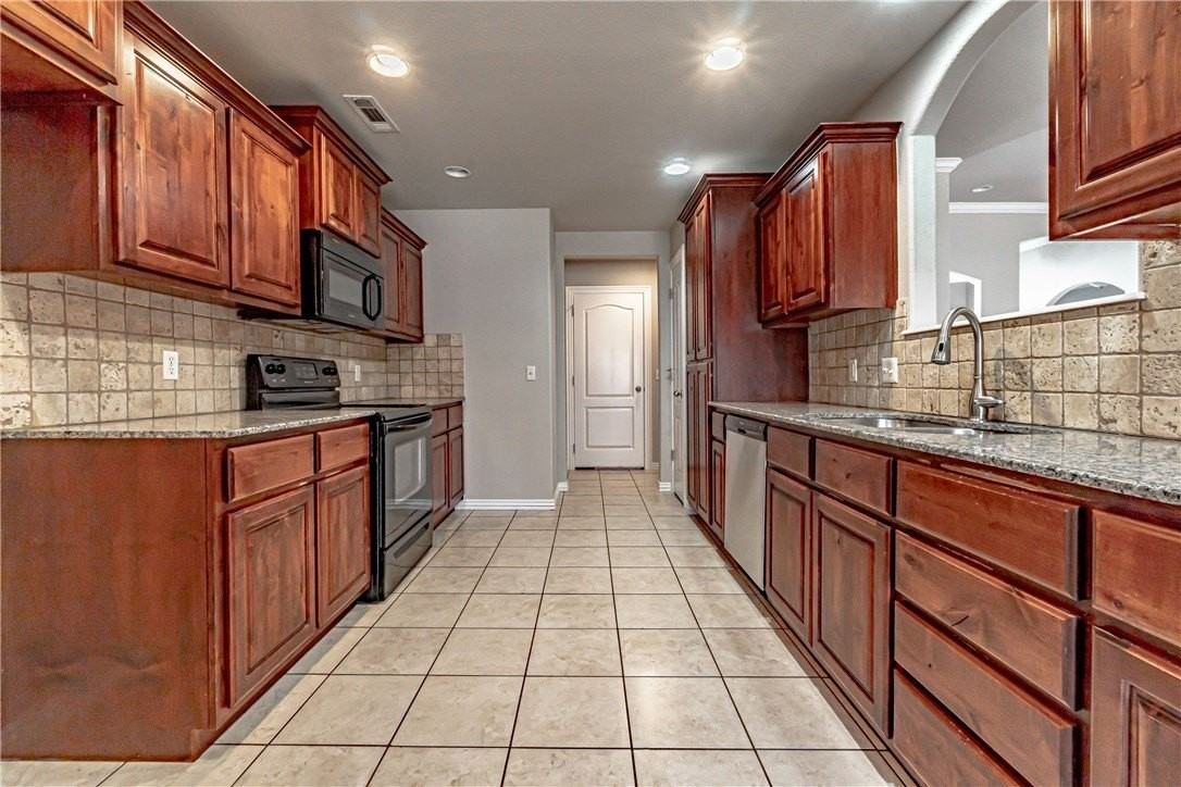 1161 Coventry Ln - Photo 5 of 19