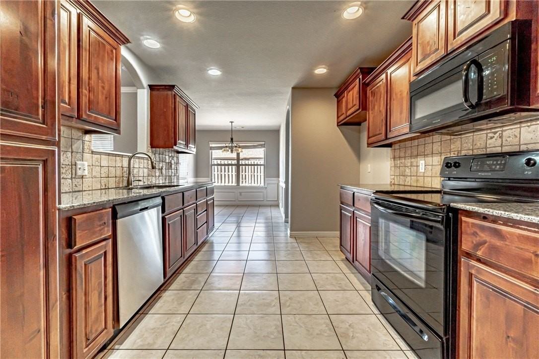 1161 Coventry Ln - Photo 6 of 19