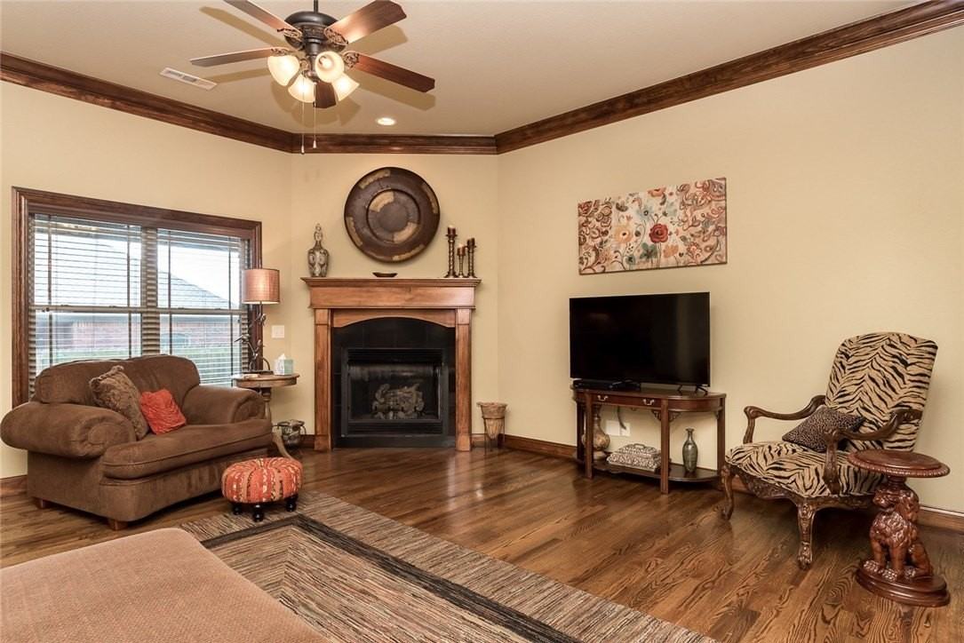 5602 W Murfield Dr - Photo 2 of 16