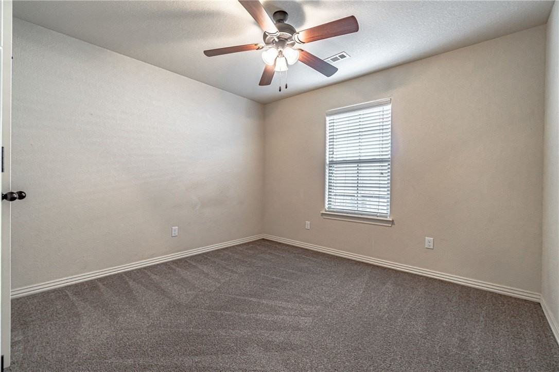 926 Kensington Dr - Photo 3 of 14