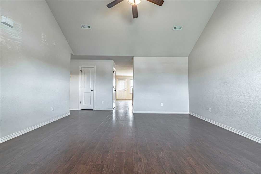 926 Kensington Dr - Photo 7 of 14