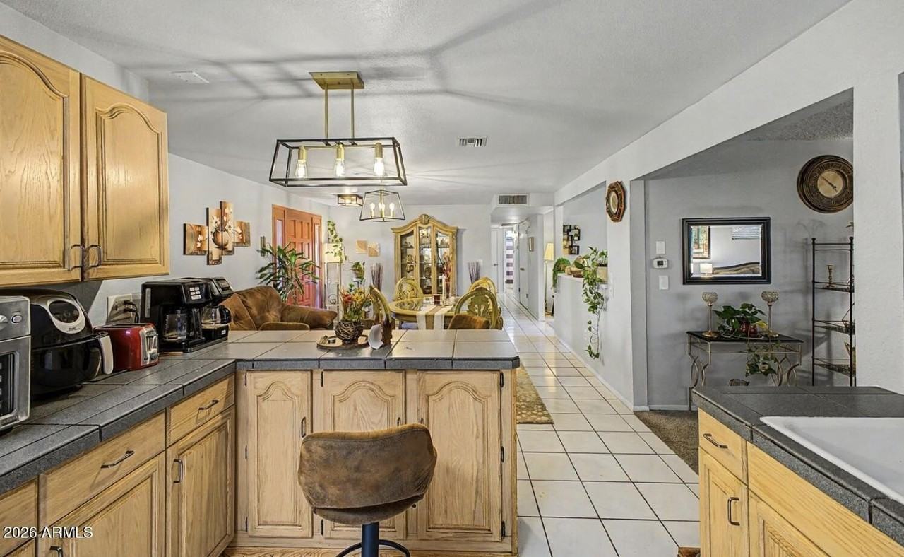 5515 W Hatcher Rd - Photo 5 of 10