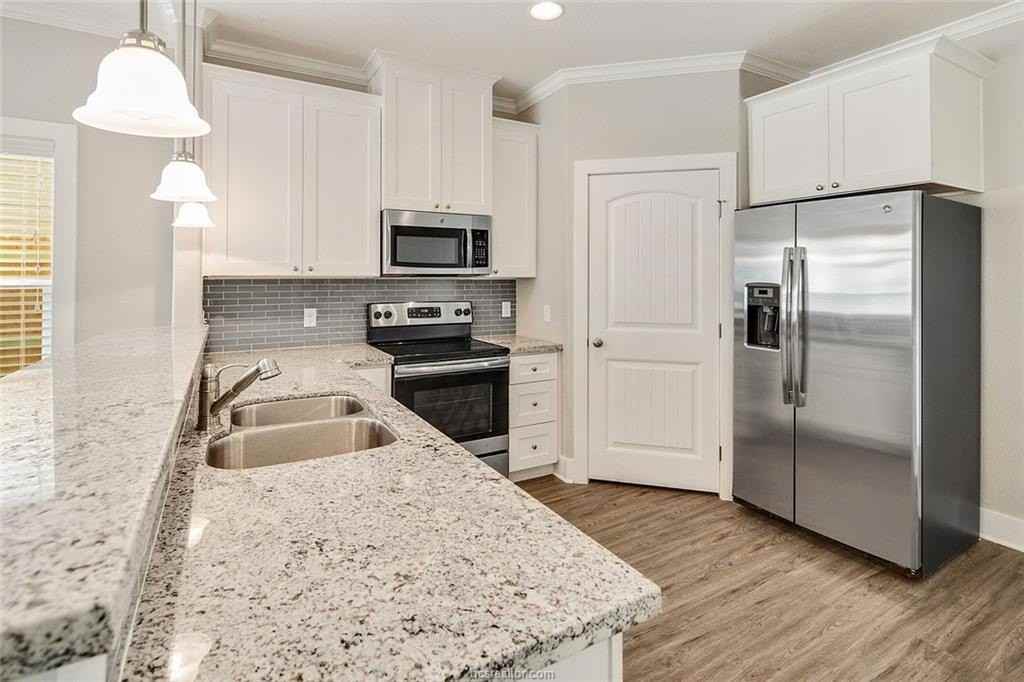 1410 Holleman Dr - Photo 7 of 26