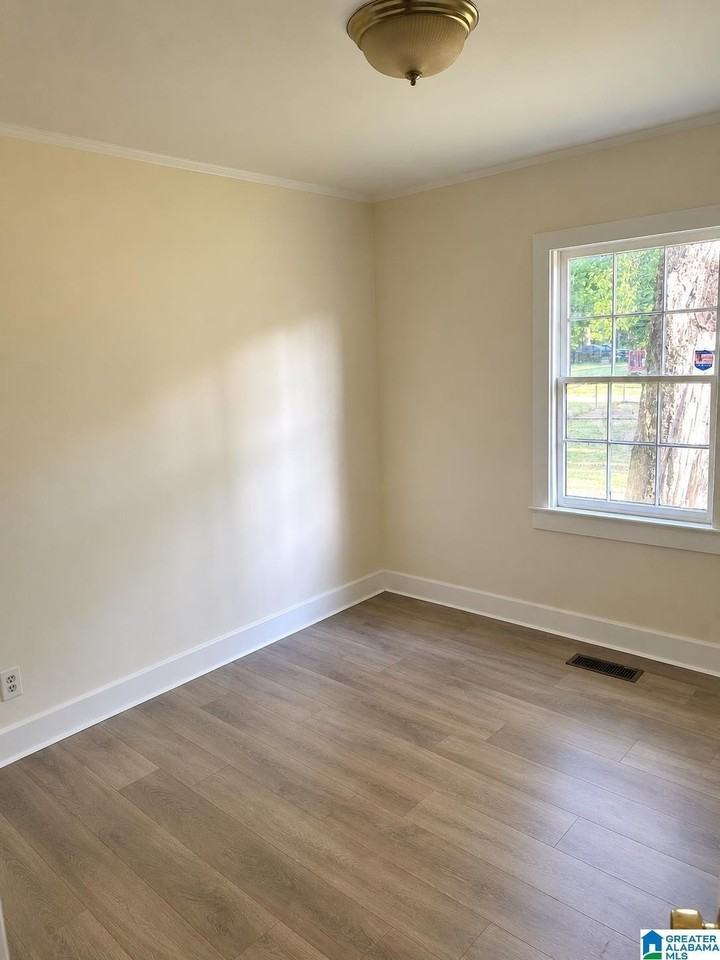 1105 Pineview Rd - Photo 3 of 4