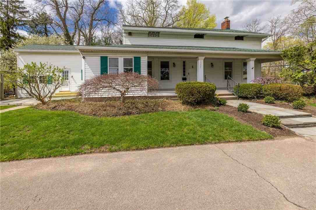1253 Fairport Rd - Photo 4 of 31