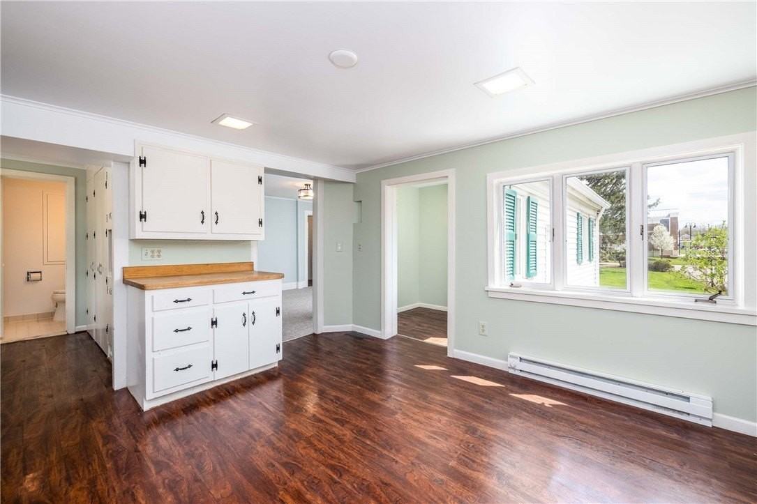 1253 Fairport Rd - Photo 6 of 31