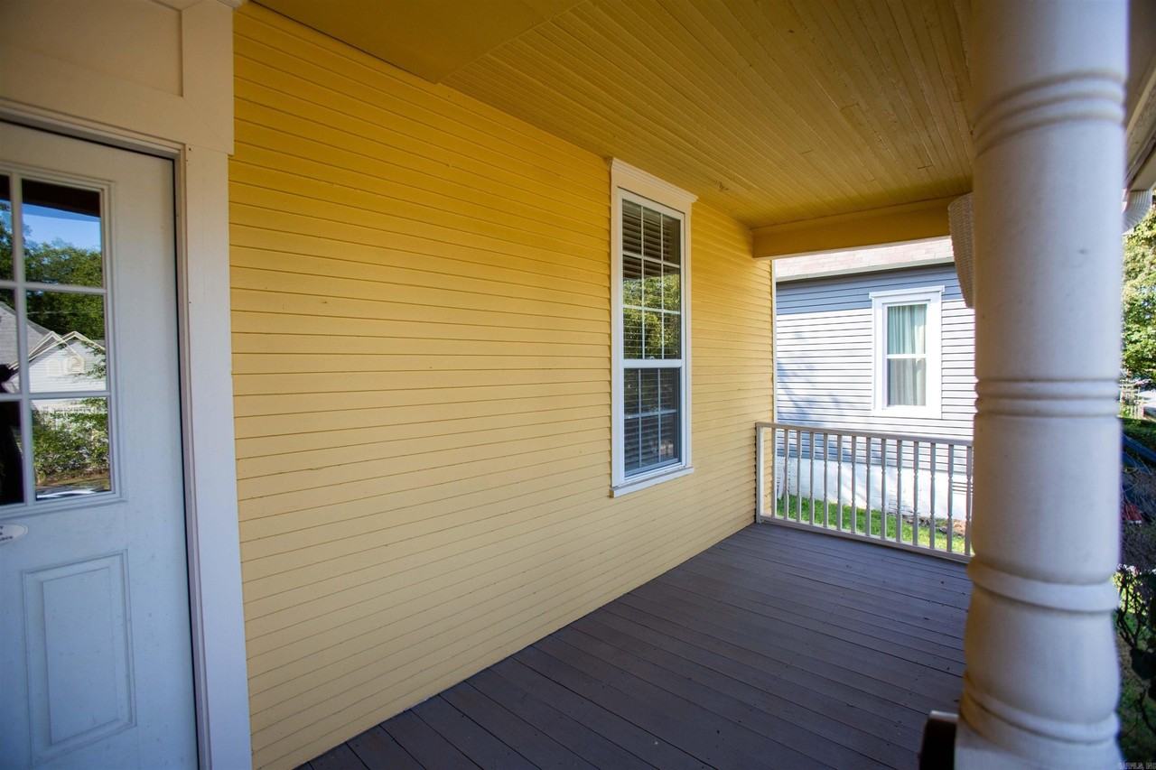 224 Rice St - Photo 3 of 33