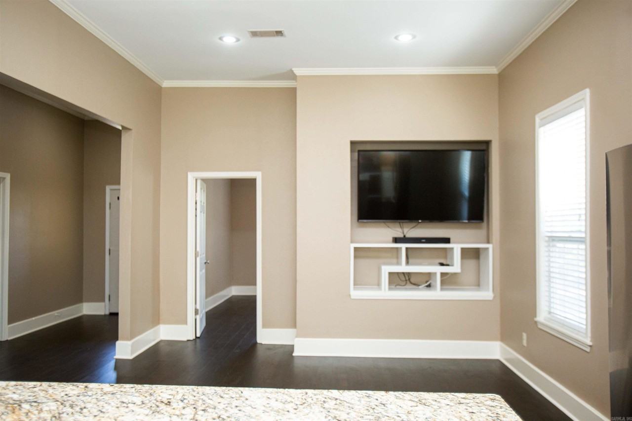 224 Rice St - Photo 7 of 33