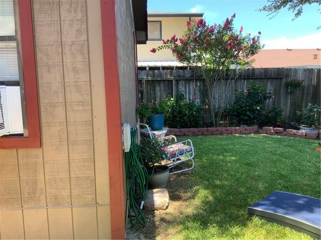 7426 Convair Dr - Photo 2 of 10