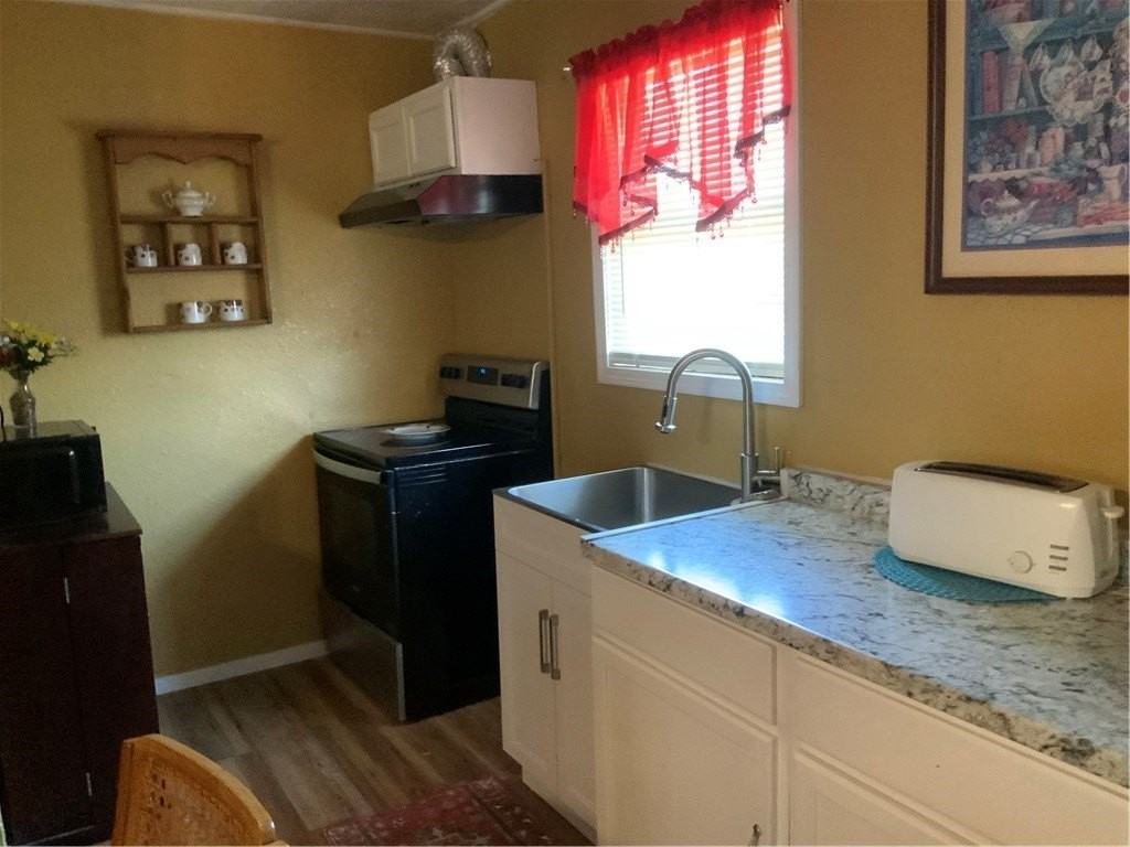 7426 Convair Dr - Photo 4 of 10
