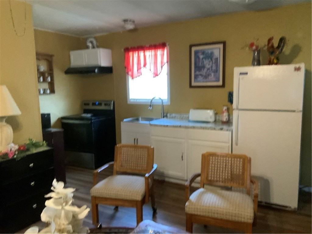 7426 Convair Dr - Photo 5 of 10