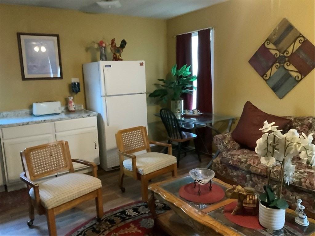 7426 Convair Dr - Photo 6 of 10