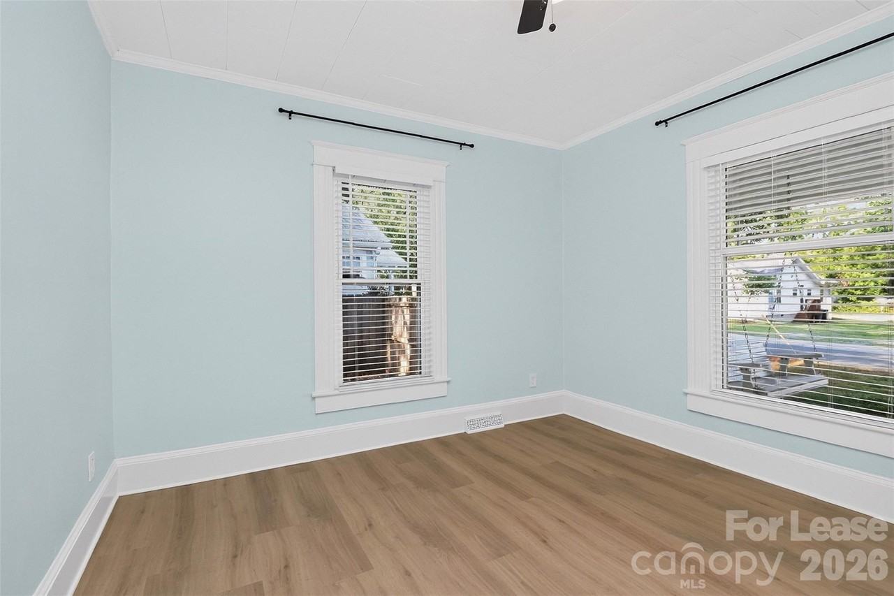 204 E Mcneely Ave - Photo 7 of 47