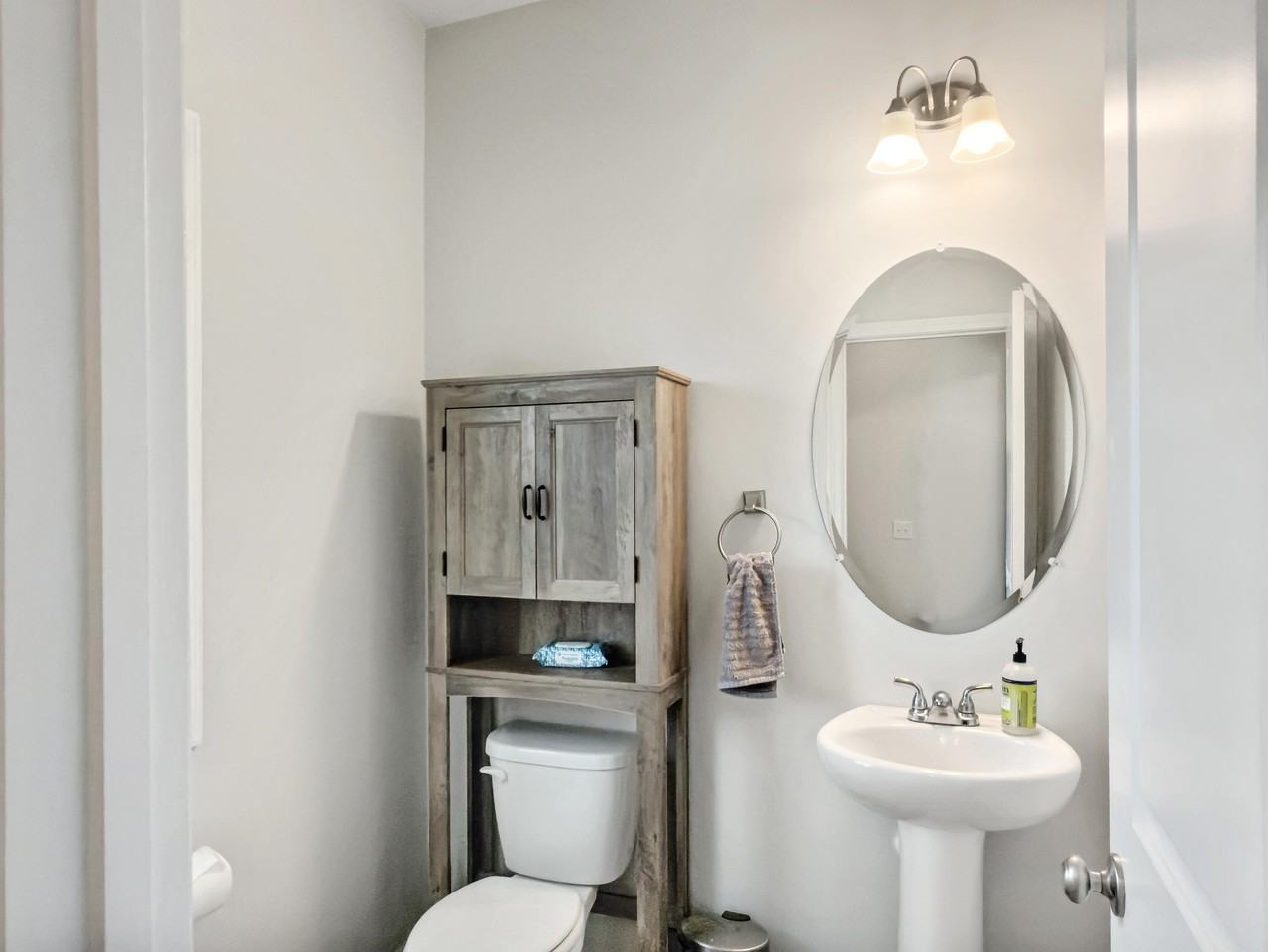 188 Hyrne Dr - Photo 4 of 37