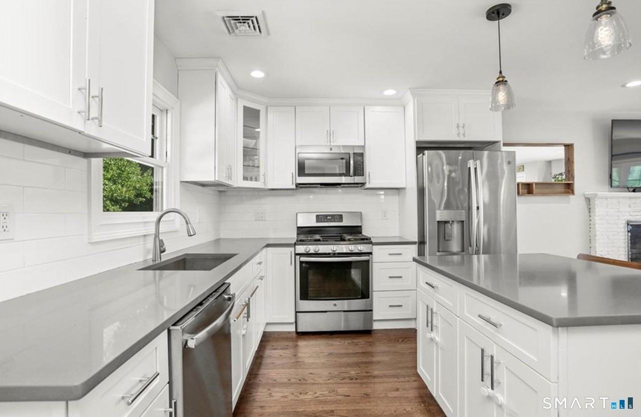 118 Brooklawn Ter - Photo 5 of 15