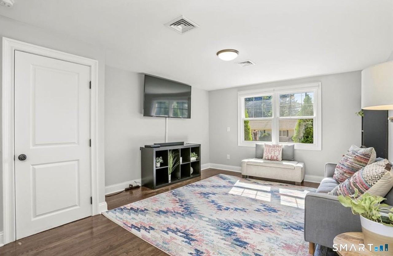 118 Brooklawn Ter - Photo 6 of 15