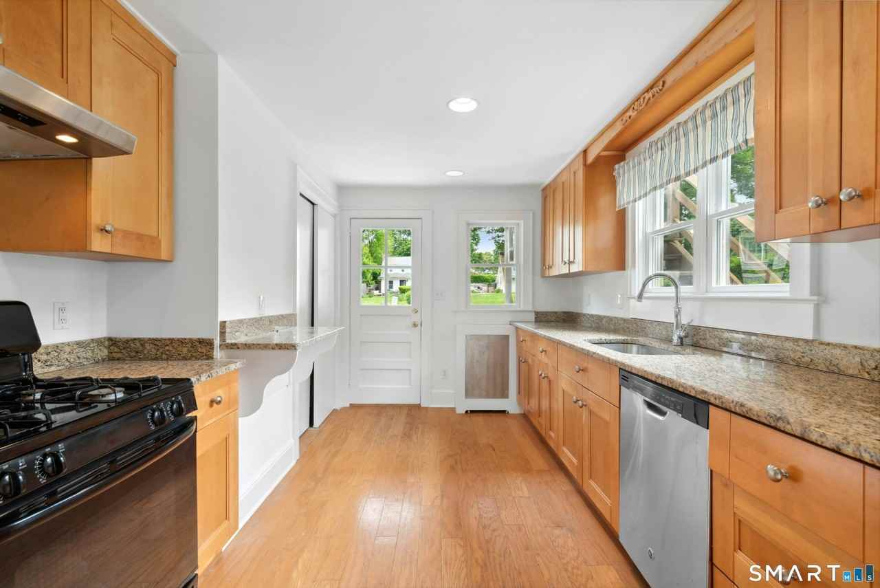 290 Soundview Ave #1 - Photo 5 of 17