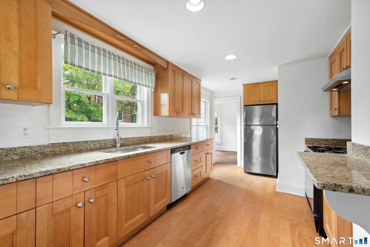 290 Soundview Ave #1 - Photo 6 of 17