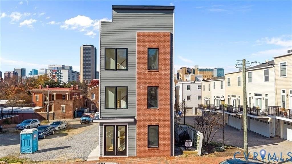 220 N 20th St #1 - Photo 4 of 47