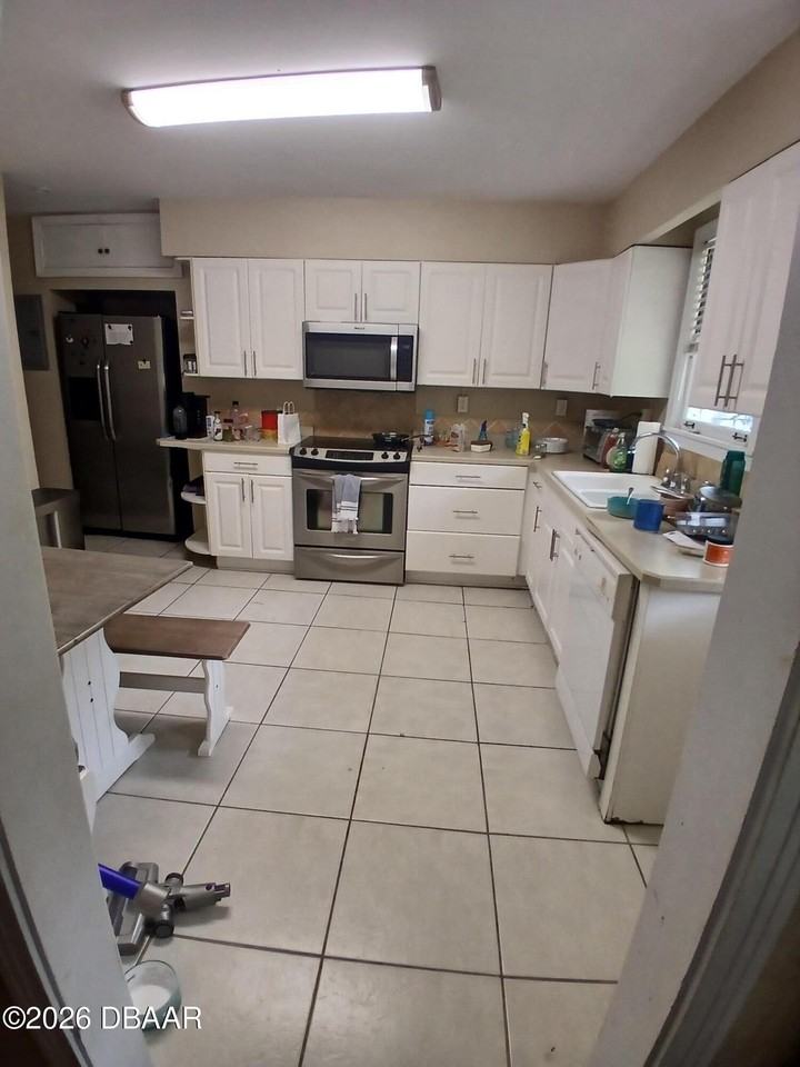 202 Tarragona Way - Photo 3 of 6