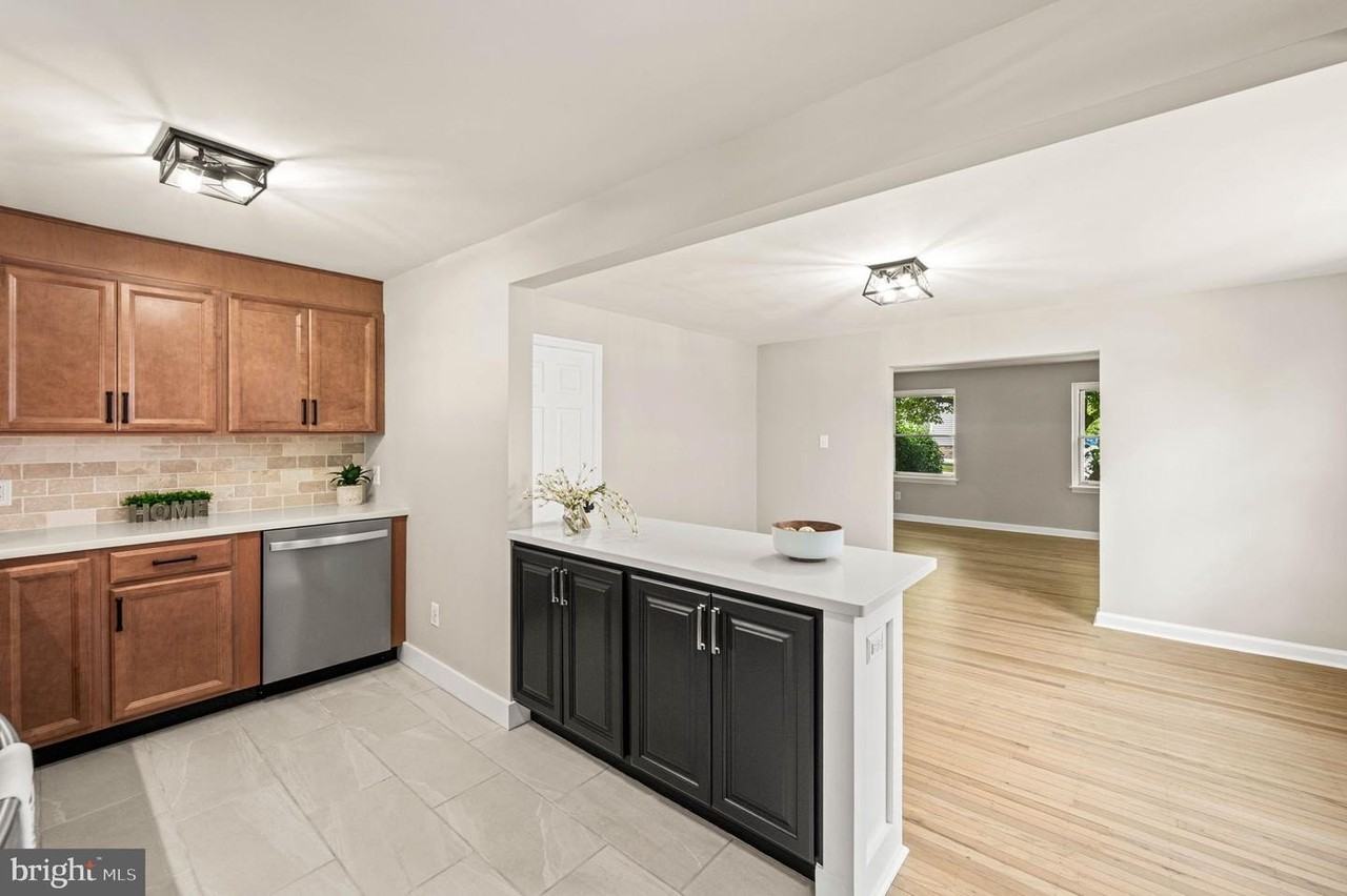 1024 W Bridge St - Photo 5 of 33