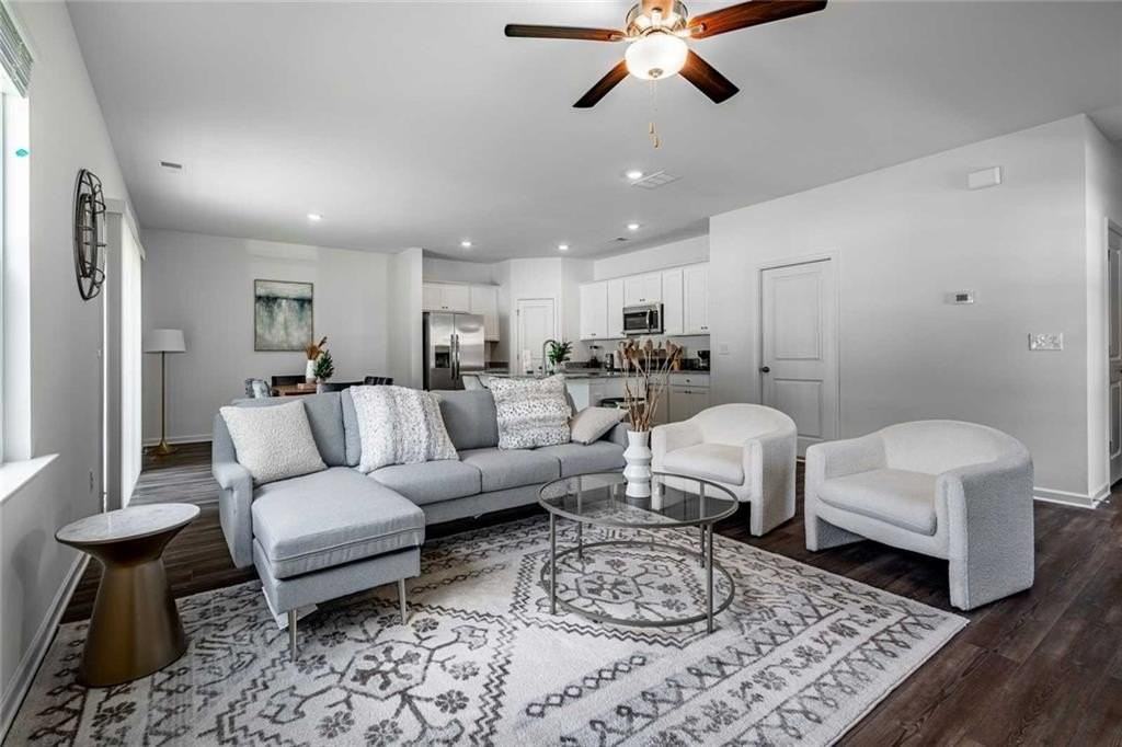 8317 Hunters Grove Rd - Photo 3 of 39