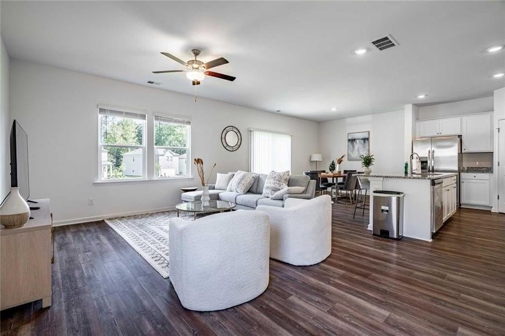8317 Hunters Grove Rd - Photo 4 of 39