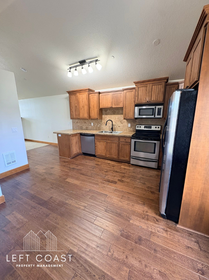 1313 Nw 15th St #1313 - Photo 3 of 21