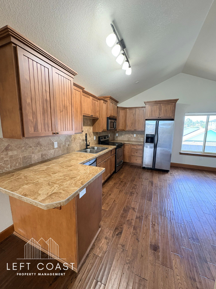 1313 Nw 15th St #1313 - Photo 4 of 21