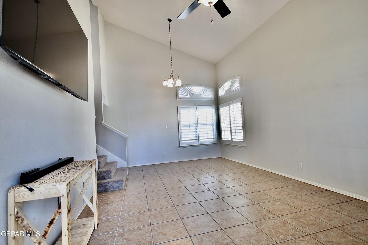 12229 Kingsgate Ct - Photo 7 of 50
