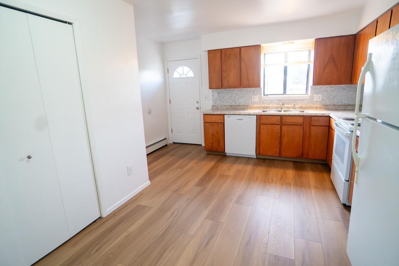 136 S Ash St #2 - Photo 3 of 10