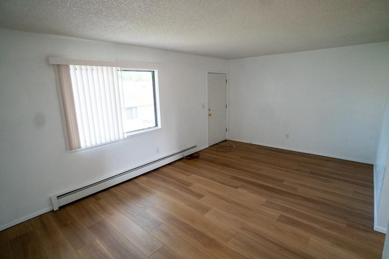 136 S Ash St #2 - Photo 5 of 10