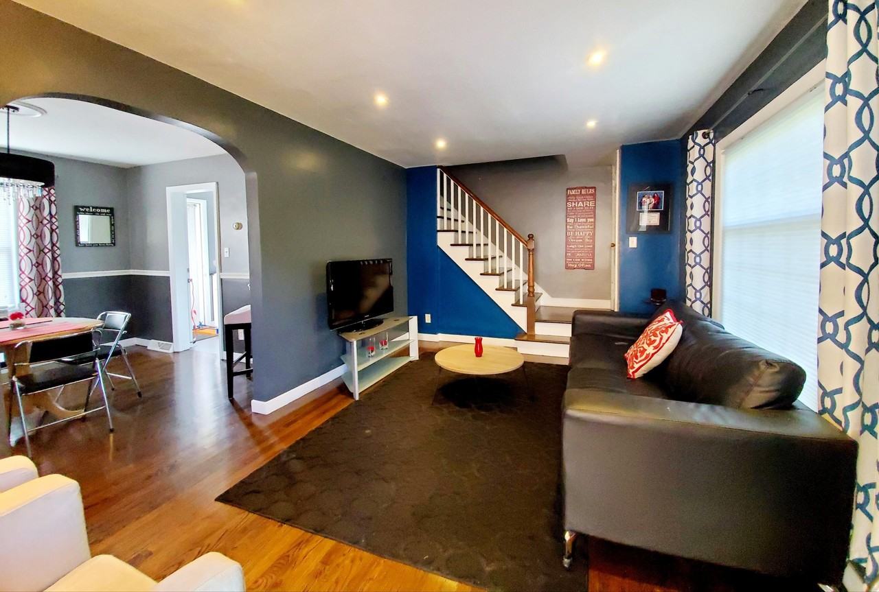 322 Beacon Pl - Photo 2 of 12