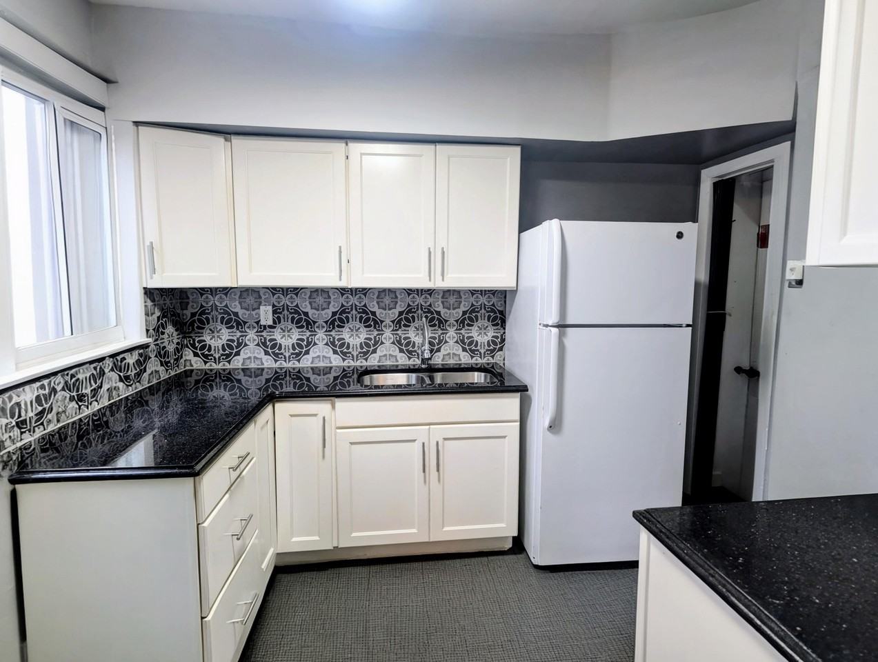 322 Beacon Pl - Photo 4 of 12