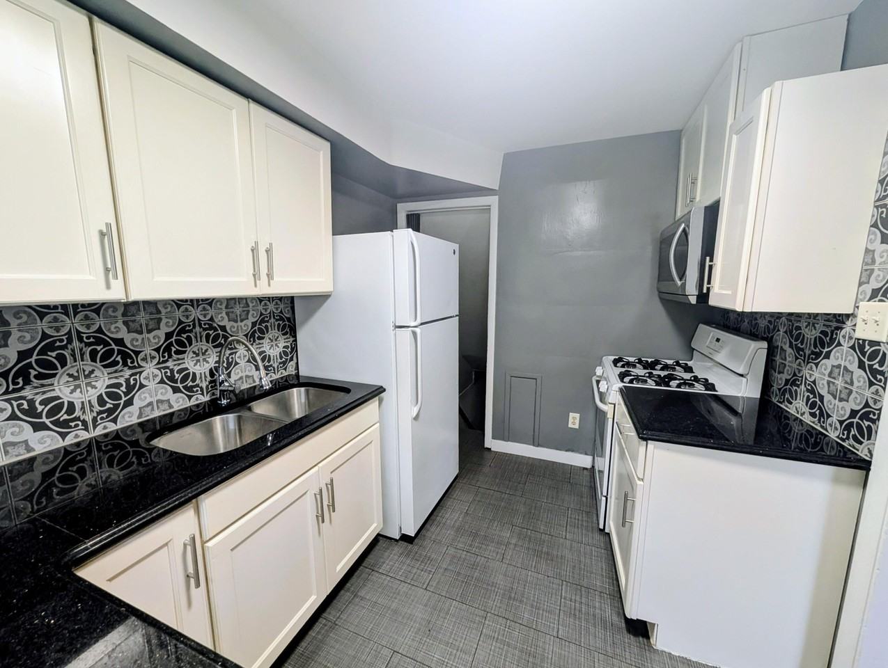 322 Beacon Pl - Photo 5 of 12