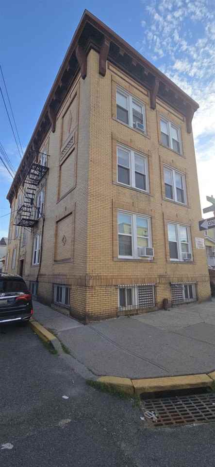 18 E 17th St #1R - Photo 2 of 19