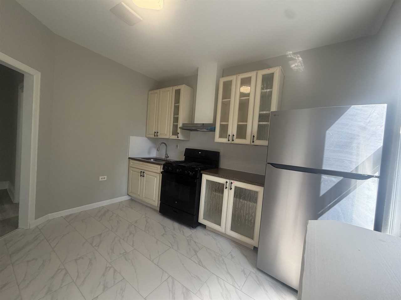 166 Grant Ave #2 - Photo 4 of 8