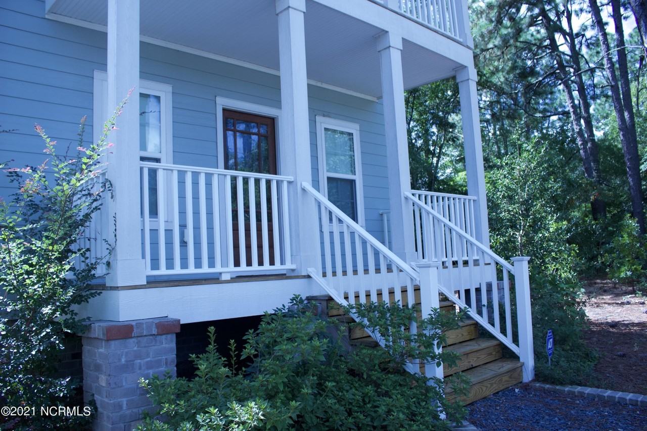 275 Sheldon Rd - Photo 3 of 37