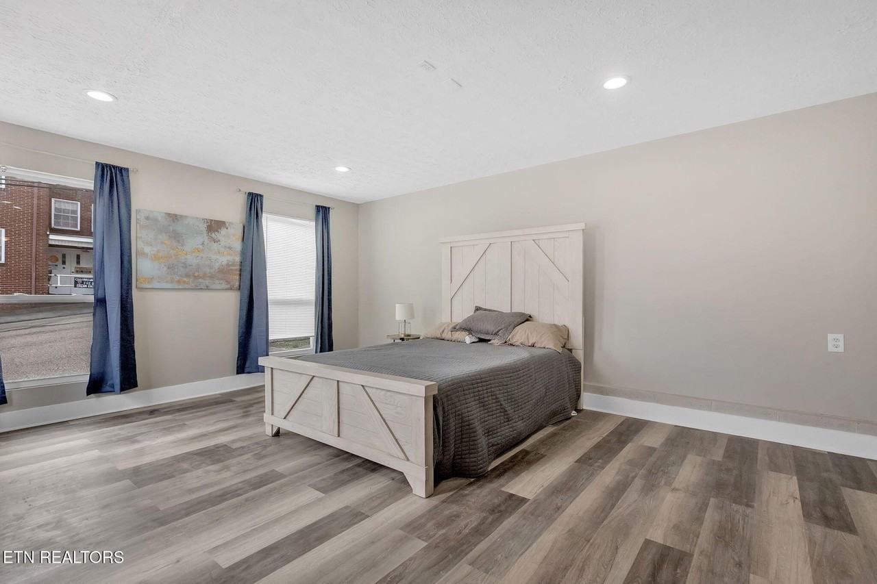 107 N C St - Photo 2 of 24