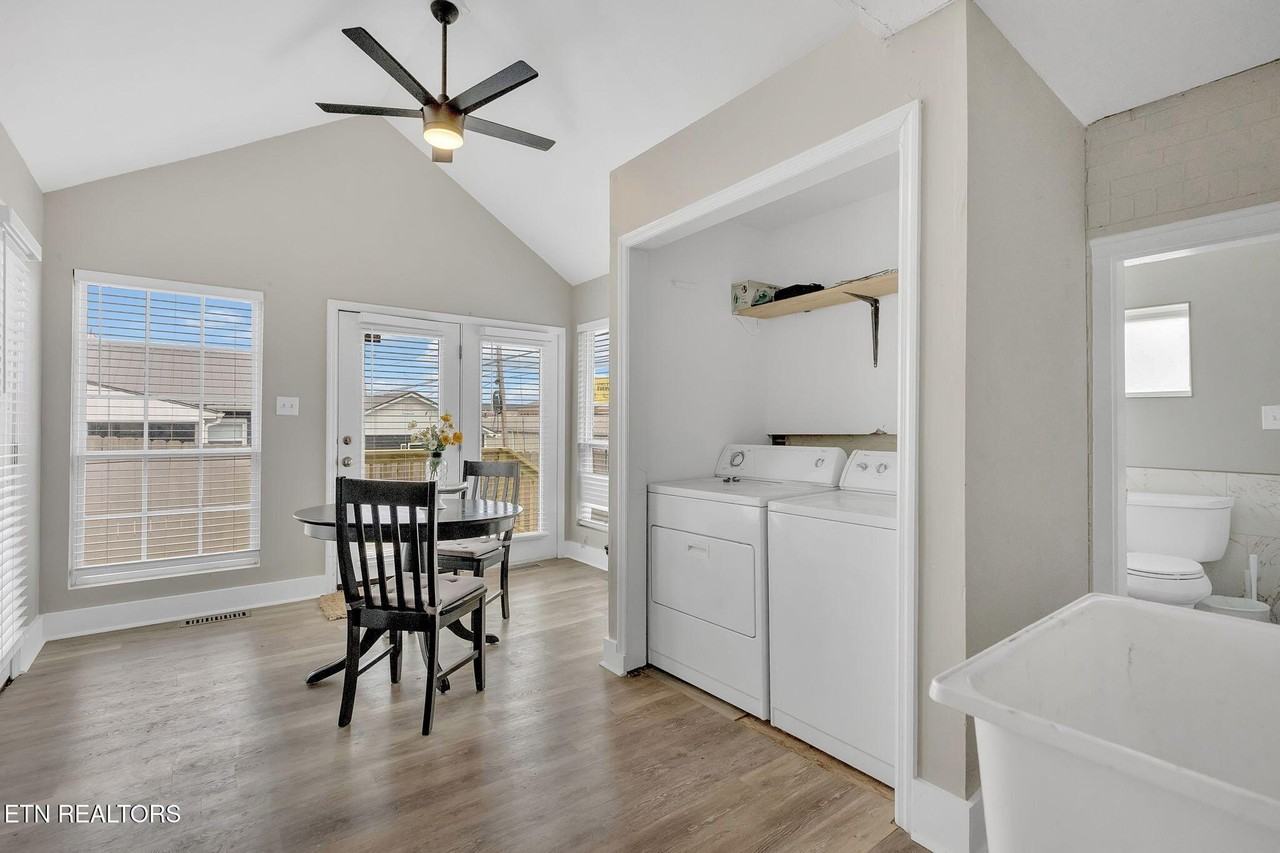 107 N C St - Photo 4 of 24