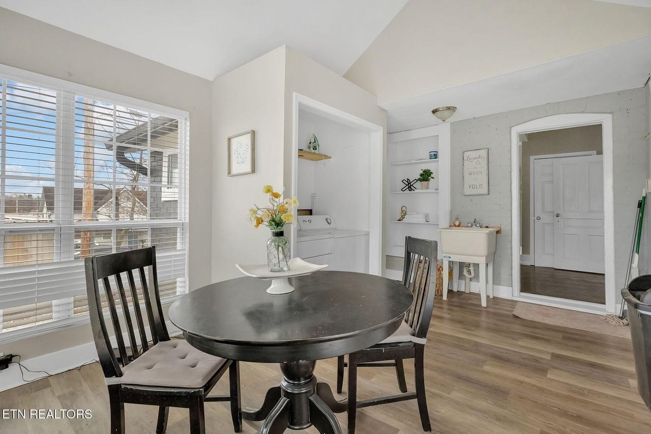 107 N C St - Photo 5 of 24