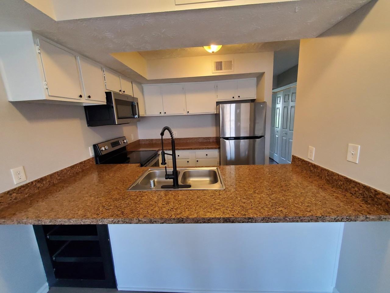 1100 Horsemans Ln #26 - Photo 4 of 21