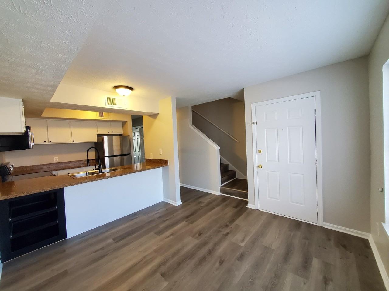 1100 Horsemans Ln #26 - Photo 5 of 21