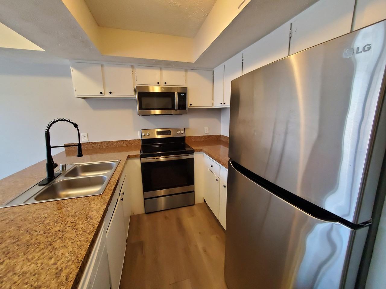 1100 Horsemans Ln #26 - Photo 7 of 21