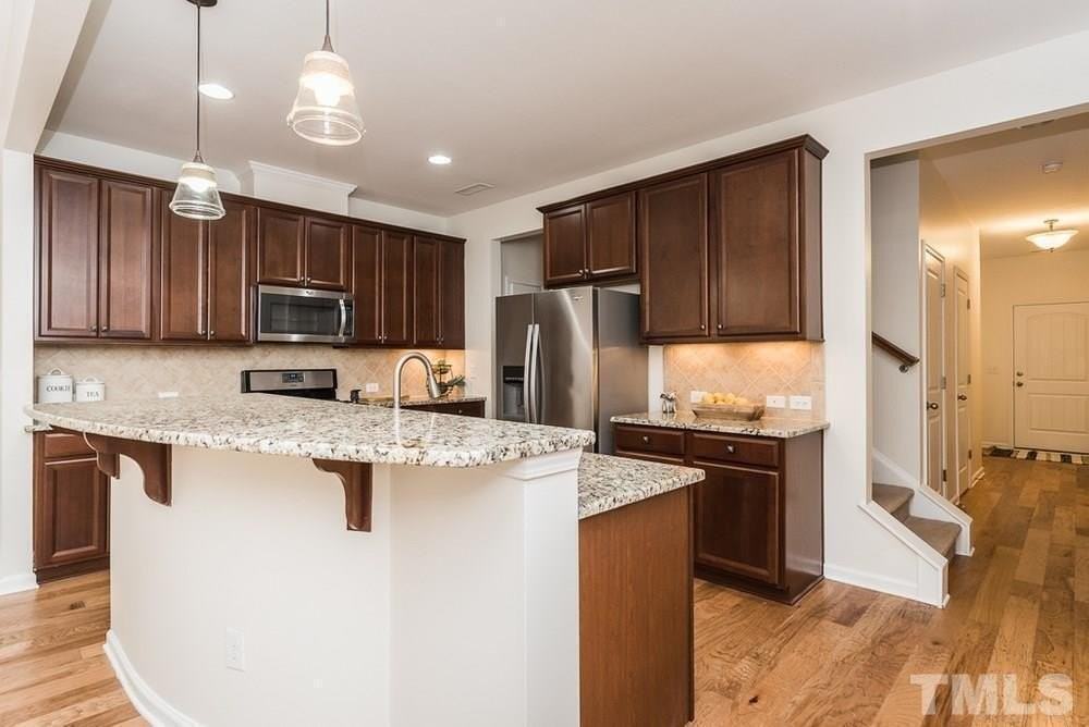 133 Rubrum Dr - Photo 4 of 33