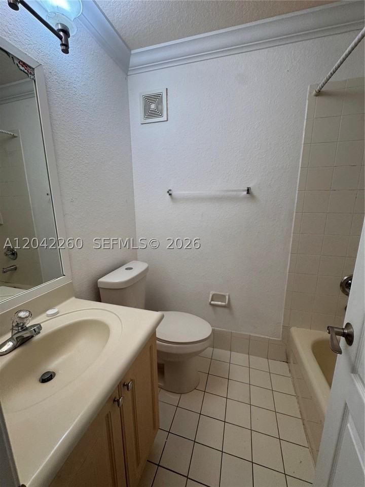 8810 W Flagler St #11 - Photo 6 of 24