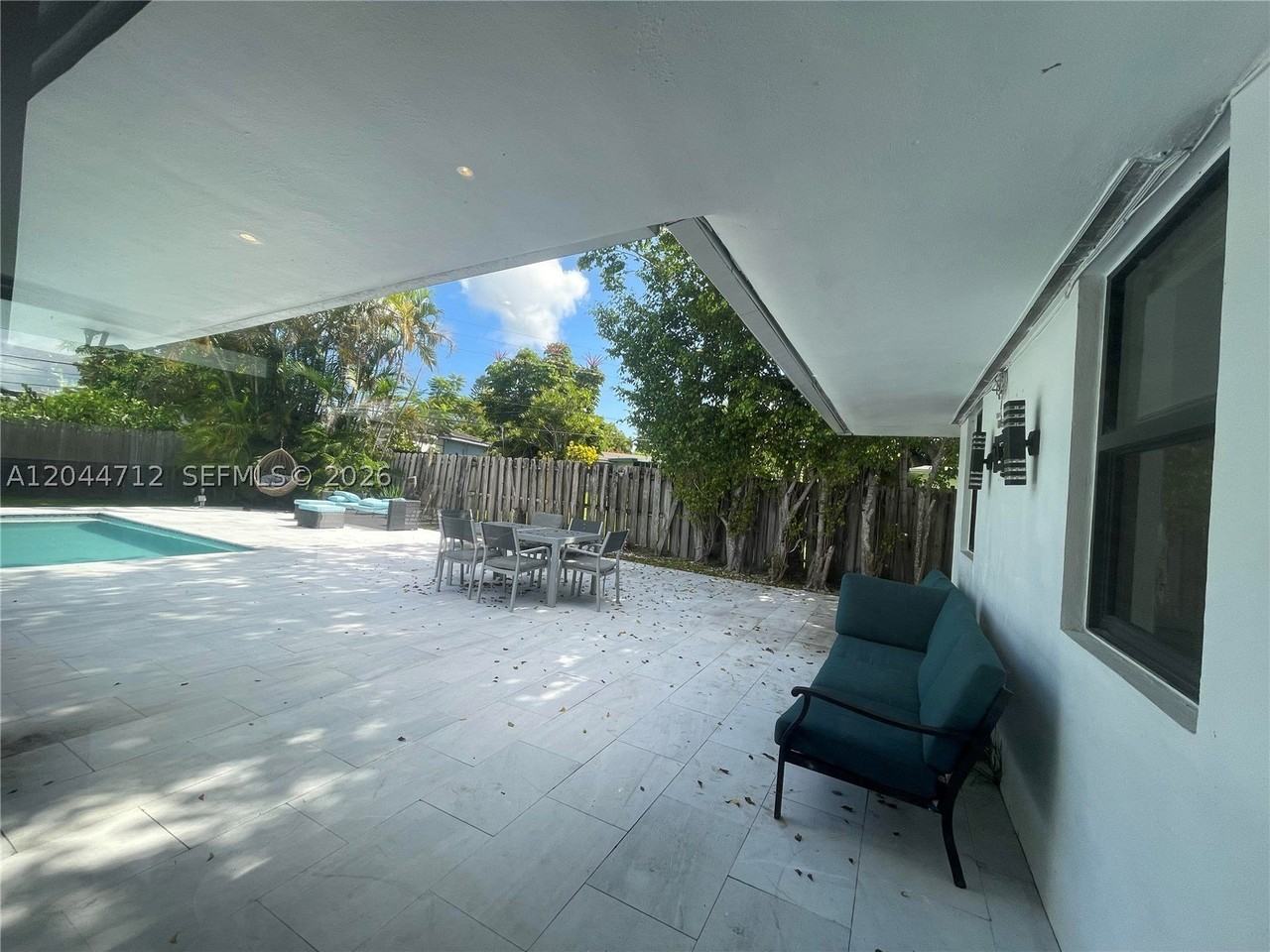 2115 Alamanda Dr - Photo 5 of 25