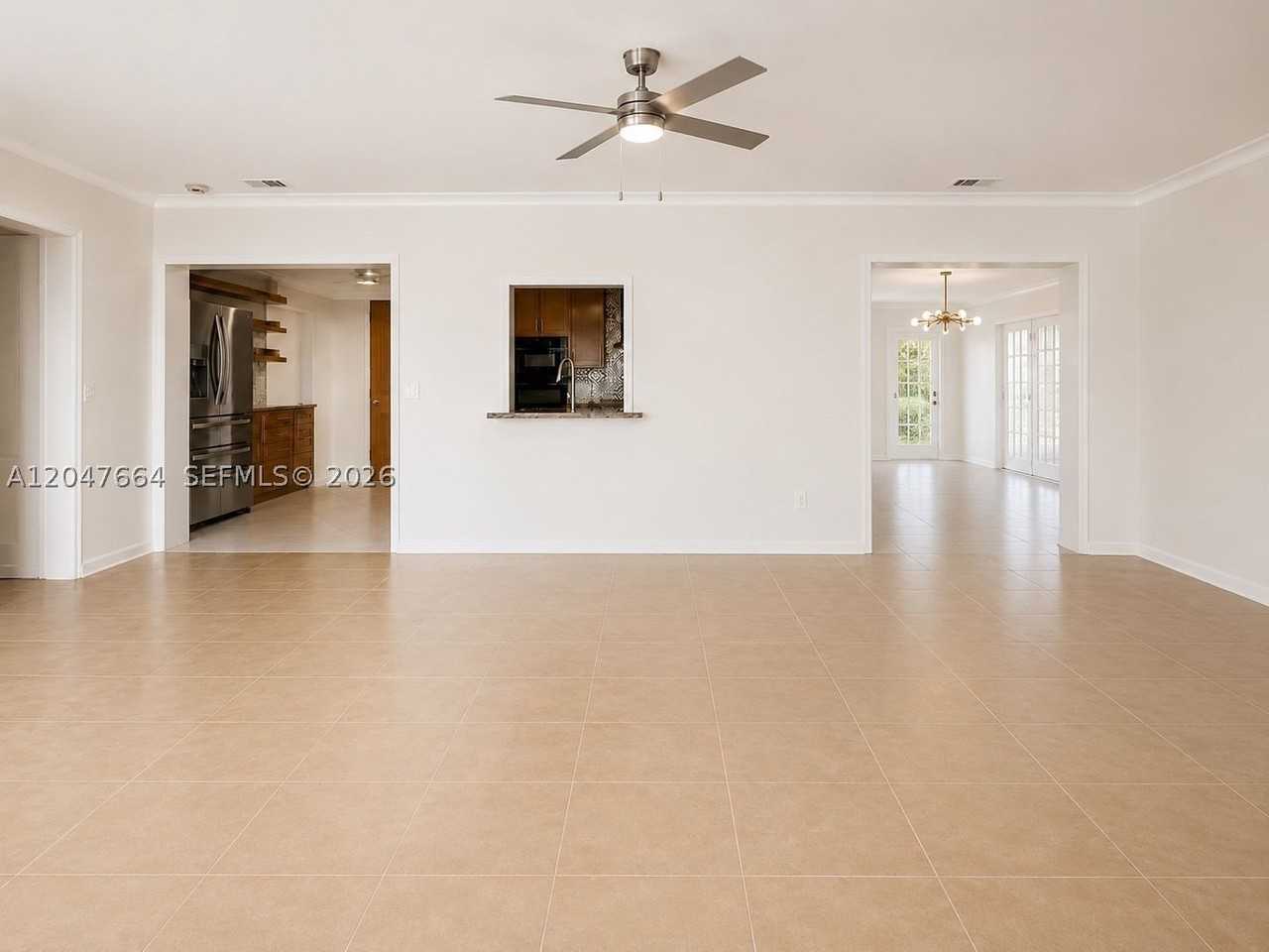 2202 N 42nd Ave - Photo 5 of 9