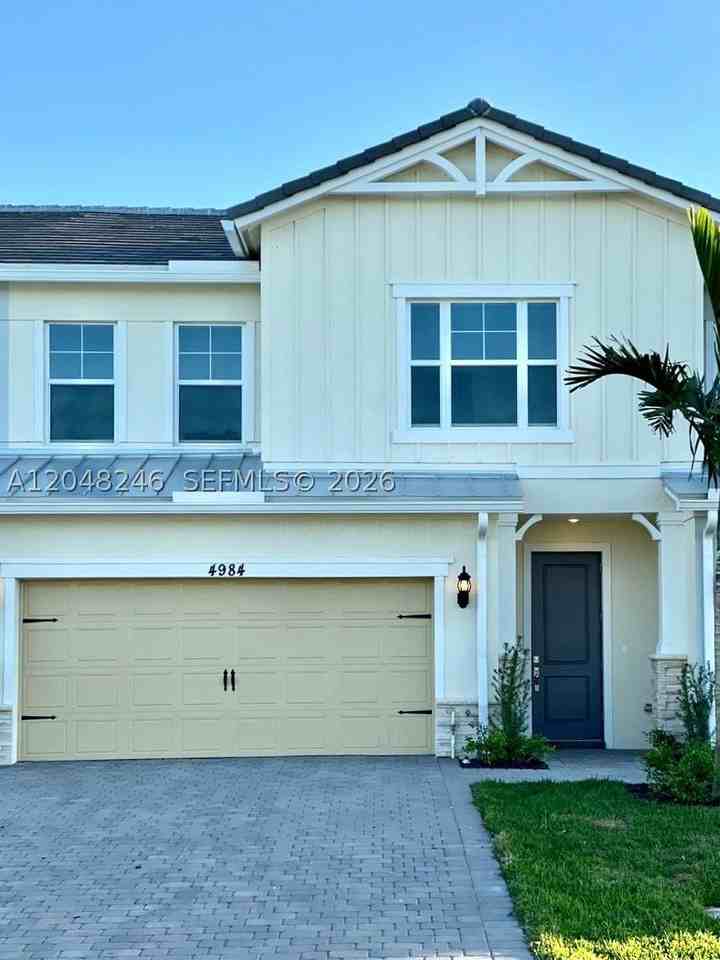 4984 Greenway Dr - Photo 3 of 32