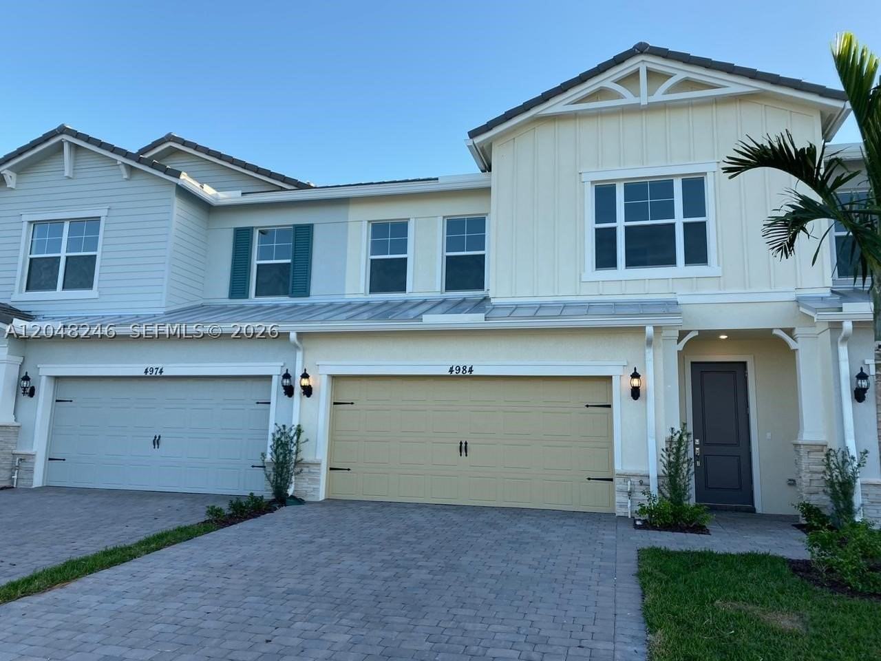 4984 Greenway Dr - Photo 4 of 32